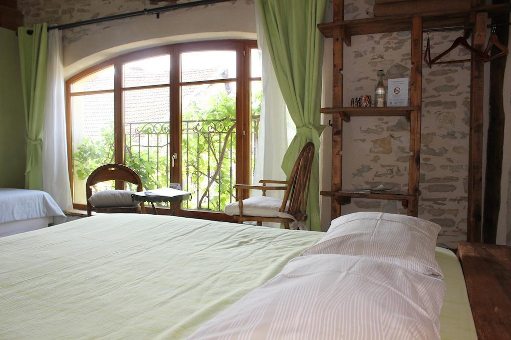 Bed and Breakfast La Bicyclette Fleurie à Villemoirieu Chambre photo