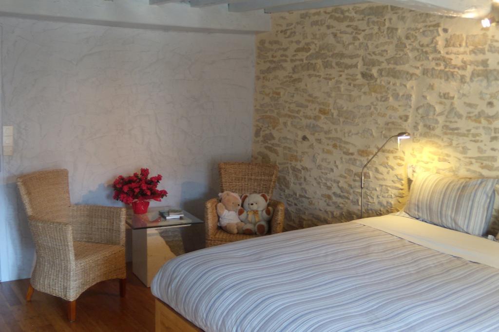 Bed and Breakfast La Bicyclette Fleurie à Villemoirieu Chambre photo