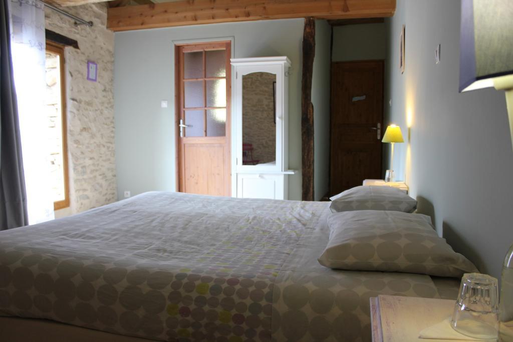 Bed and Breakfast La Bicyclette Fleurie à Villemoirieu Chambre photo
