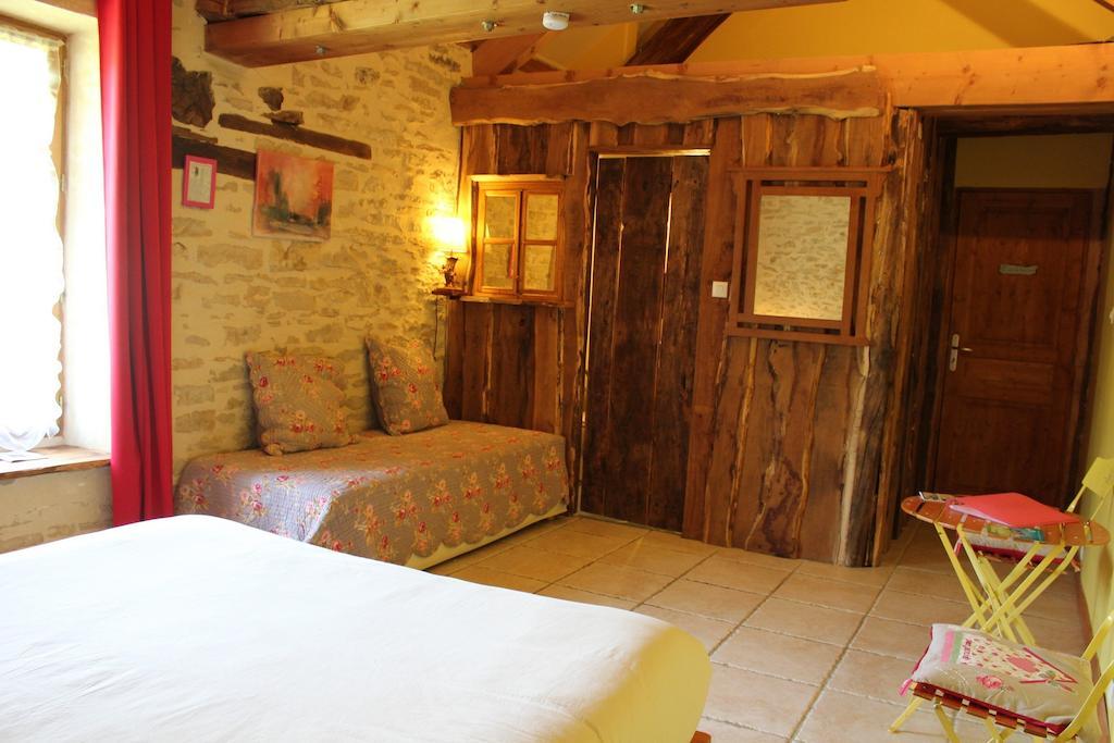 Bed and Breakfast La Bicyclette Fleurie à Villemoirieu Chambre photo