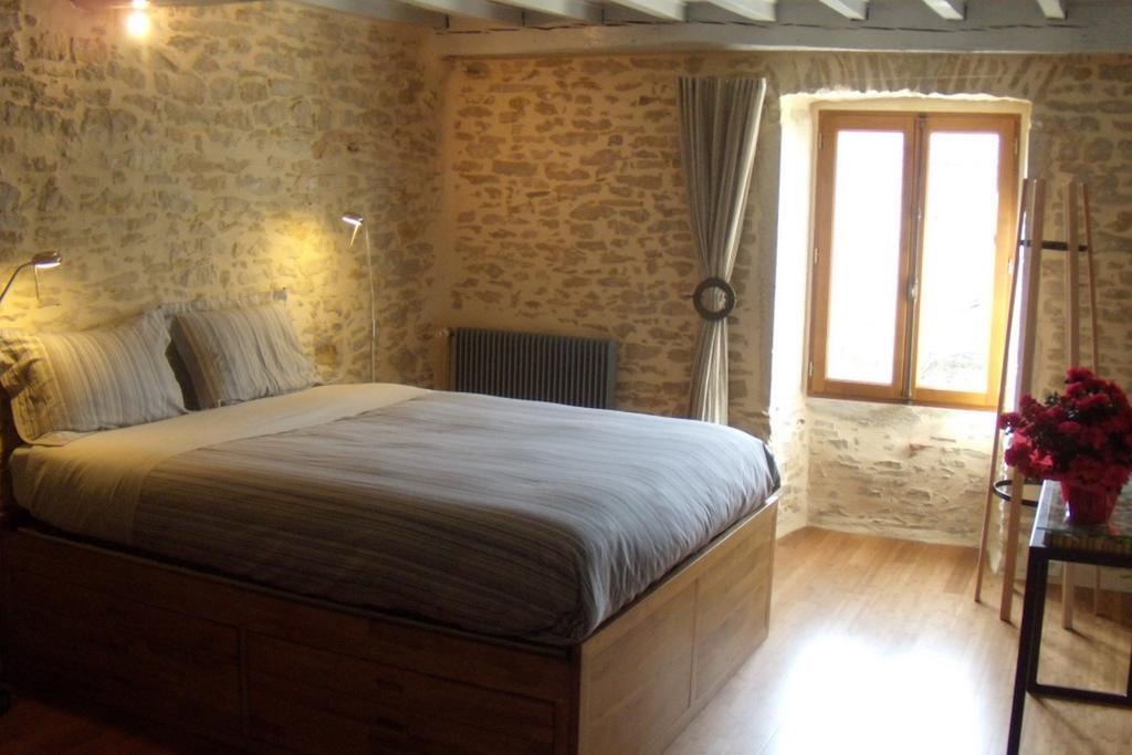 Bed and Breakfast La Bicyclette Fleurie à Villemoirieu Chambre photo