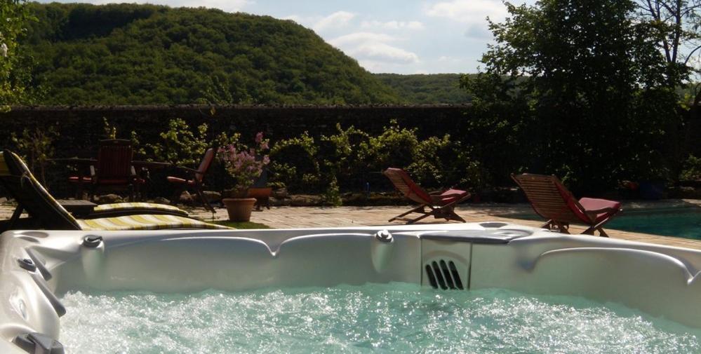 Bed and Breakfast La Bicyclette Fleurie à Villemoirieu Extérieur photo